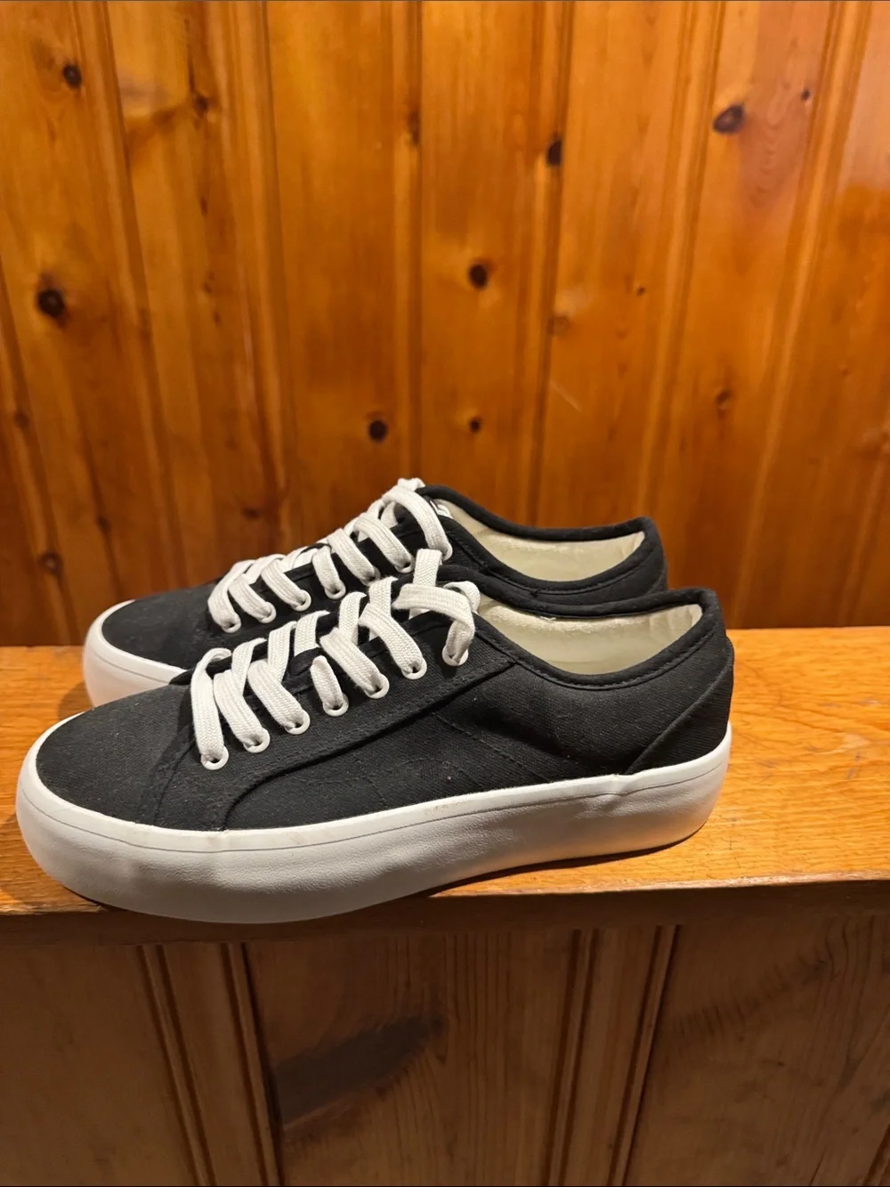 Women’s Black Canvas Low-Top Cushionaire Sneakers